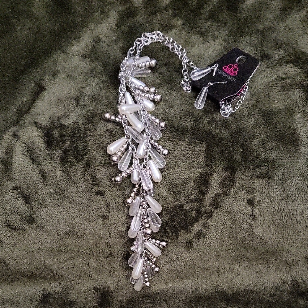 Paparazzi Silver White Necklace Elegant Jewelry